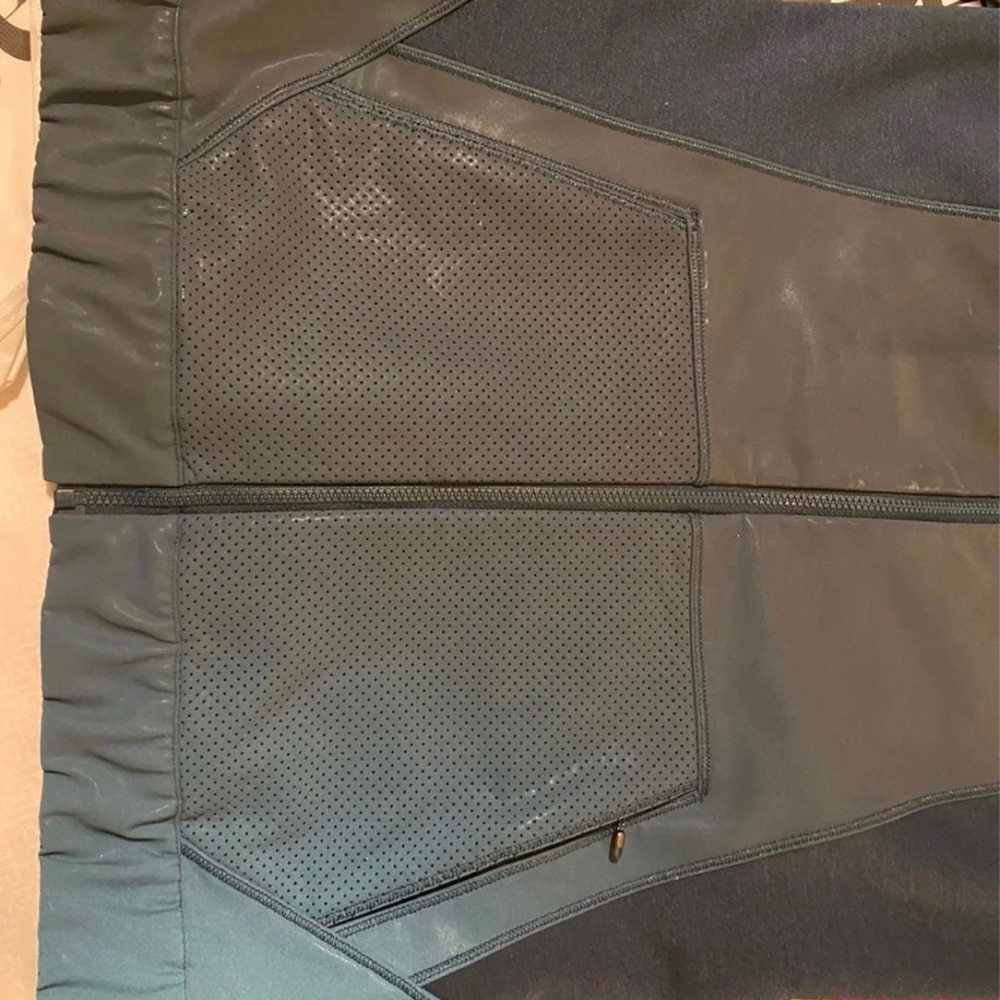 Lululemon Let’s Get Visible Reflective Vest. Dark Teal. Sz 8 - Picture 9 of 12